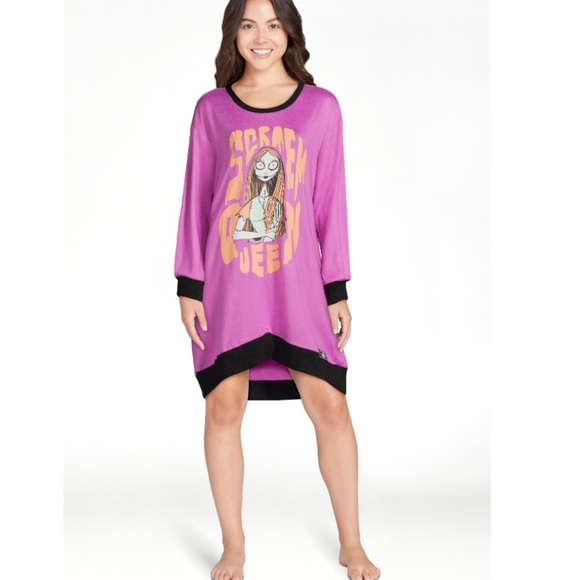 TIM BURTON’S The Nightmare Before Christmas Scream Queen Nightshirt Night Gown‎ - Picture 1 of 12